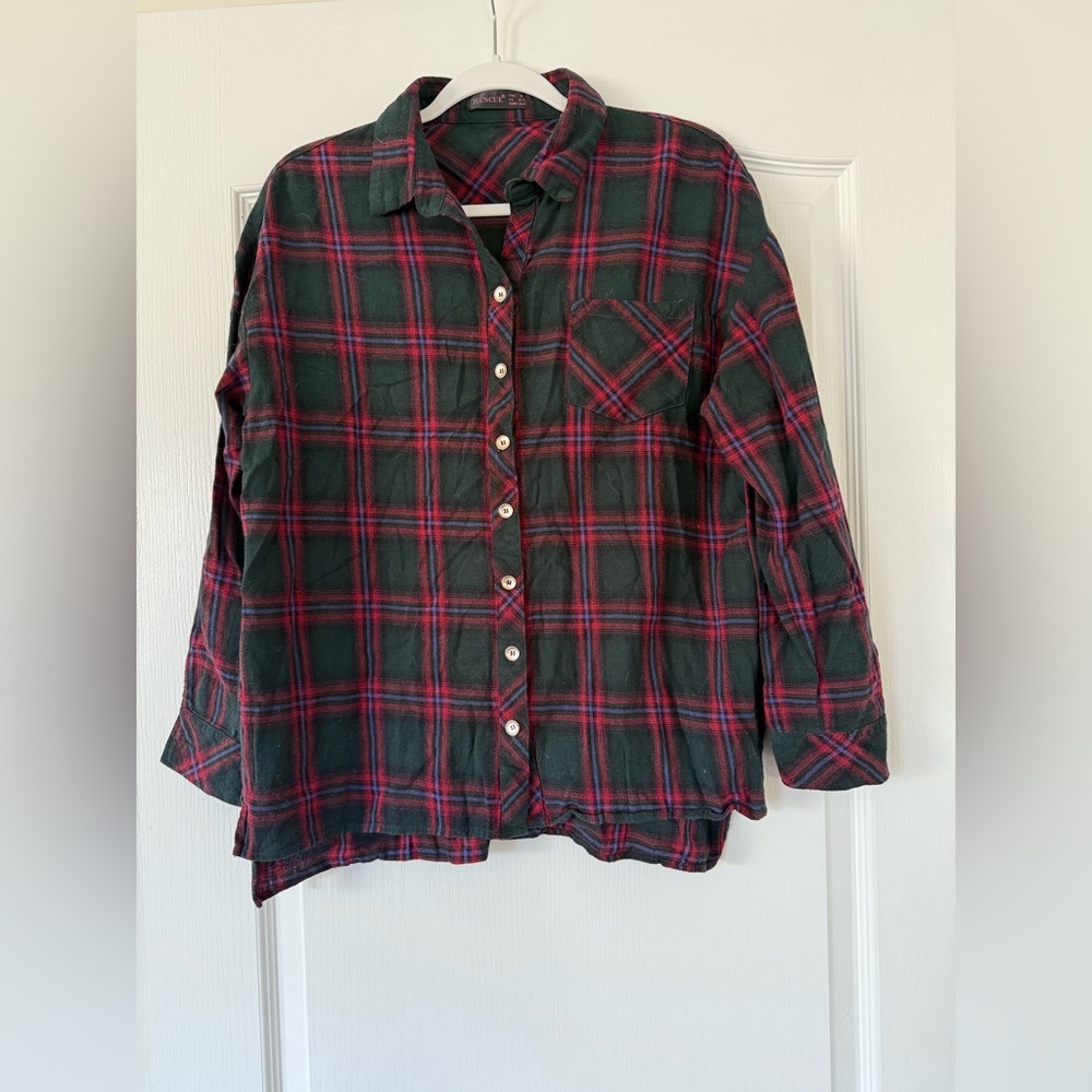 Oversized Plaid Button Down Shirt - Size Medium (8/10)